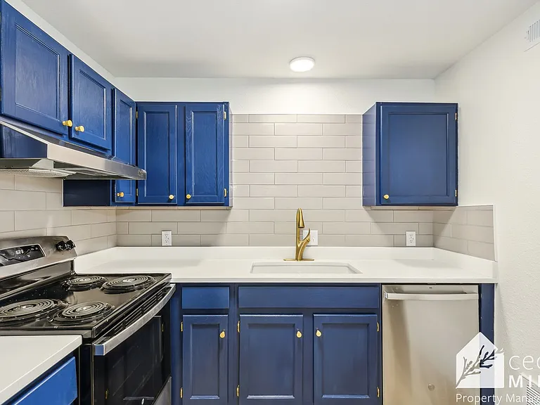 420 S Meridian — Photo 4