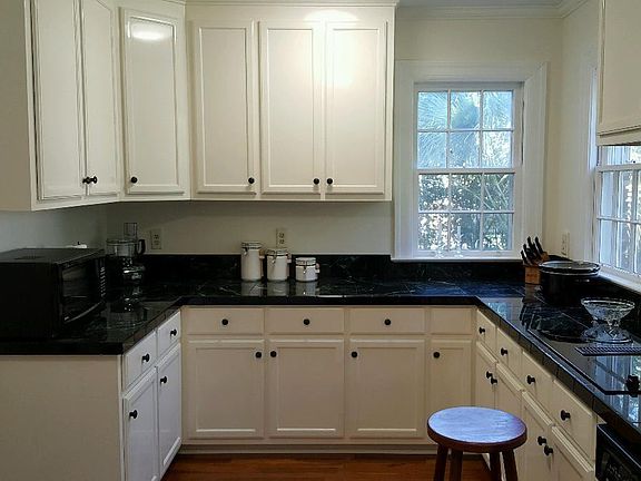 2nd image of 1224 E Lakeview Ave