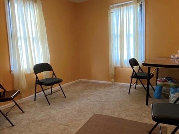 5th image of 2403 E Emma Ave