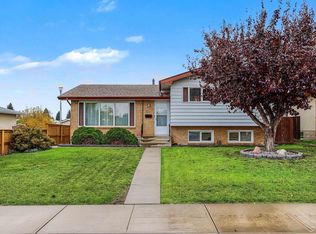 7336 147th Ave NW, Edmonton, AB T5C 2T2