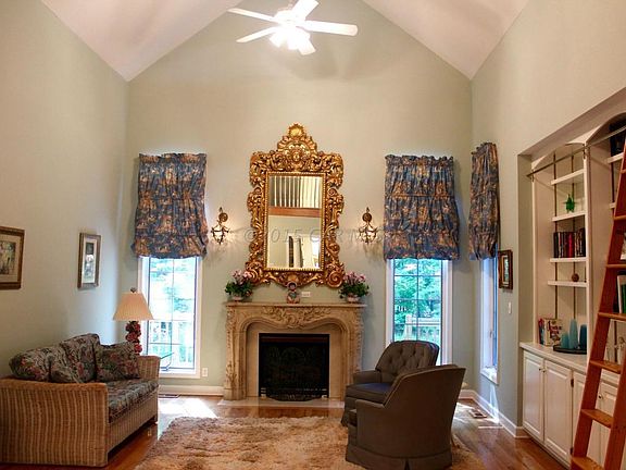 Dramatic gathering room