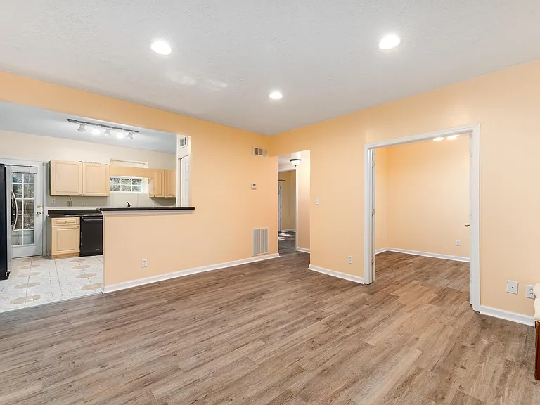 3665 Chestnut Dr #D2 — Photo 18