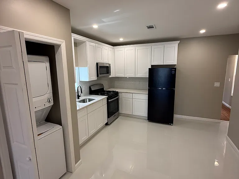 250 Summer Ave #2 — Photo 1