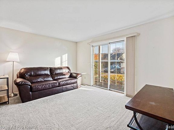 5th image of 225 Brookwood Dr Unit 6
