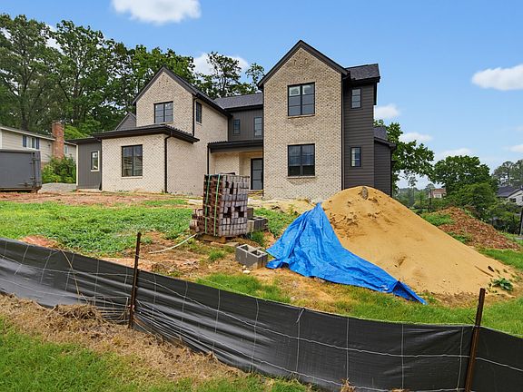 2nd image of 1221 Gunnison Pl