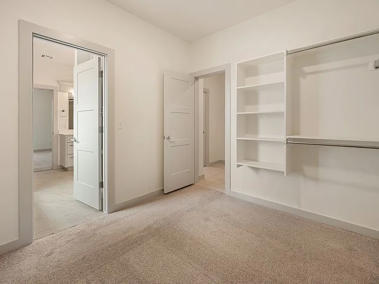 4909 Misty Wood Ln — Photo 38