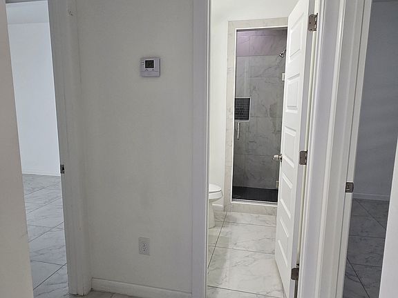 3rd image of 918 N Woodson Ave #3