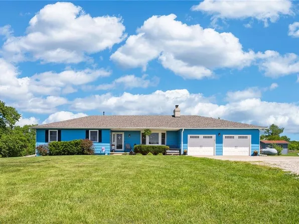 21342 Parallel Rd, Tonganoxie, KS 66086