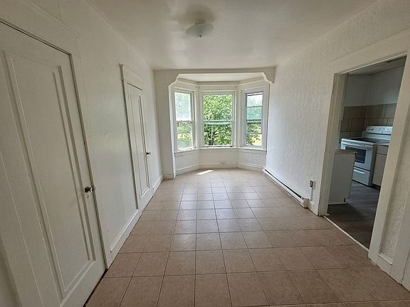 3rd image of 435 N 6th St APT 4