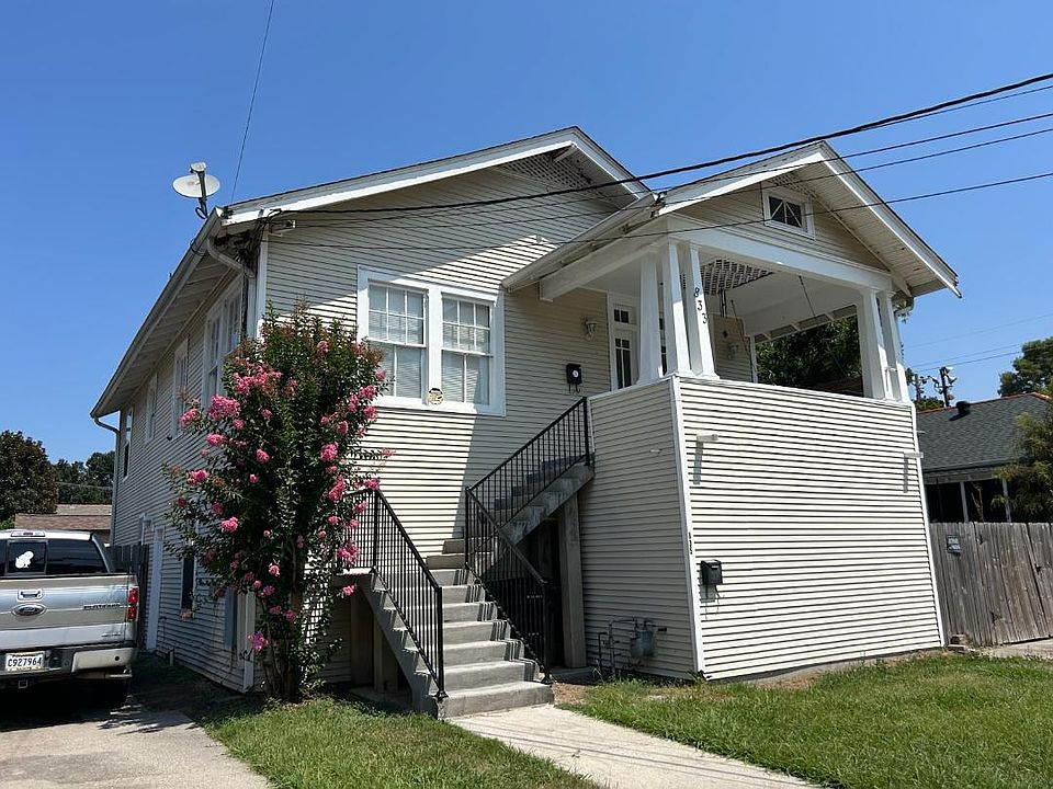833 Louque Pl front