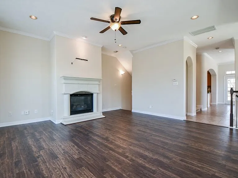 8002 Stoneyway Dr — Photo 4