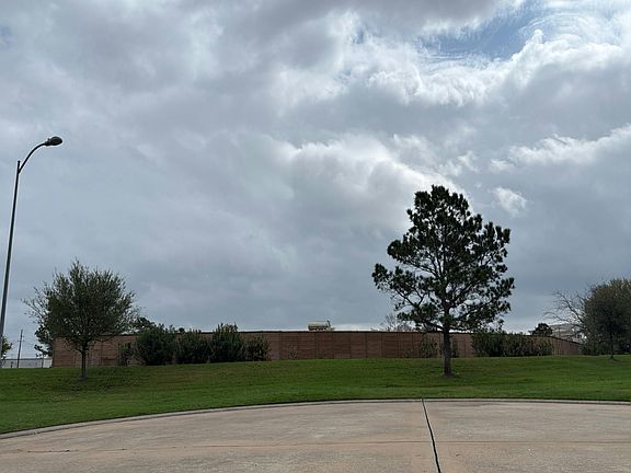 4th image of 15846 Whiteglade Ln