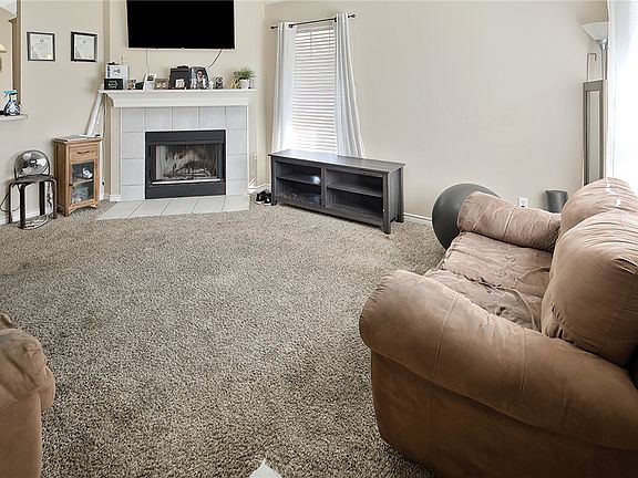 4th image of 2401 Carnation Ct