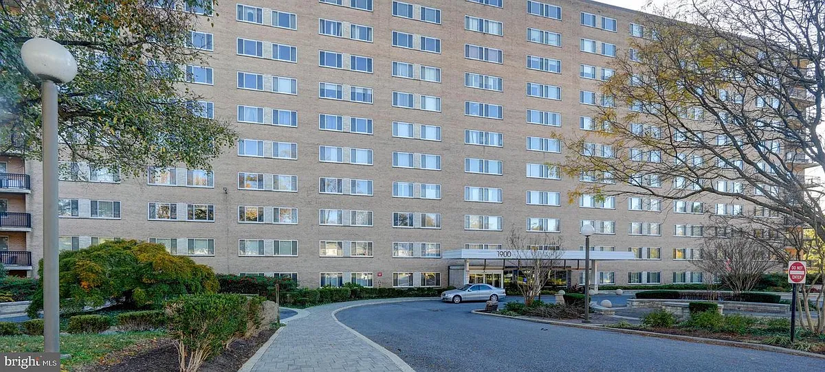 Building Photo - 1900 Lyttonsville Rd #211