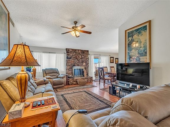 4th image of 2432 La Casa Dr