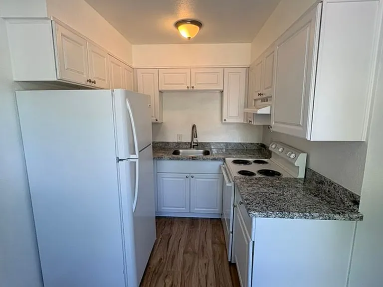 404 Highland Ave — Photo 5
