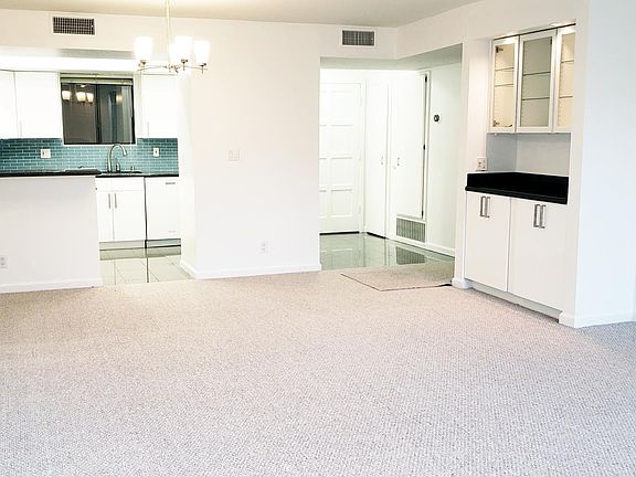 4th image of 1312 S Saltair Ave APT 212