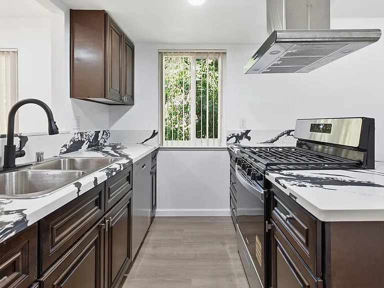 1421 Drake Drive — Photo 3