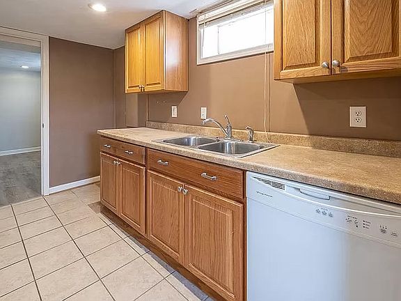 4th image of 5223 Victoria St NW #B