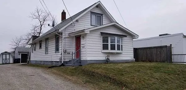 3 bed, 1100 sqft, $1,350 — Photo 2