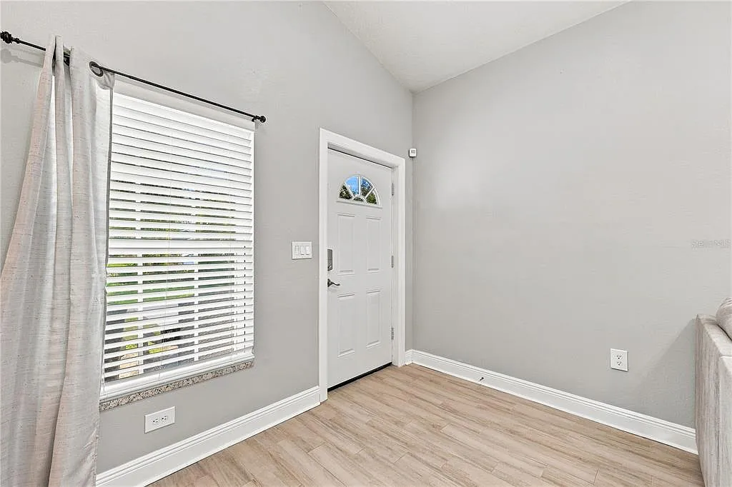 4 bed, 2.0 bath, 1702 sqft, $2,350 — Photo 3