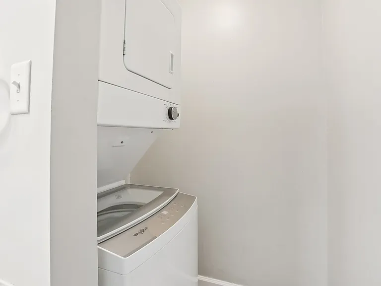 Twyckenham Apartments — Photo 15