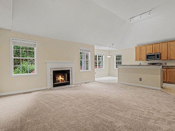 5th image of 404 Ravenstone Dr