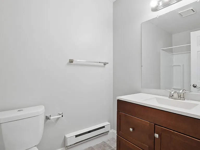Waters Edge Apartments — Photo 19