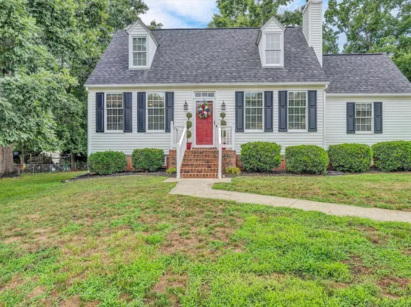 222 Shady Oak Dr, Madison Heights, VA 24572