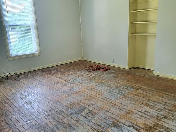 3rd image of 19425 Ridge Ave