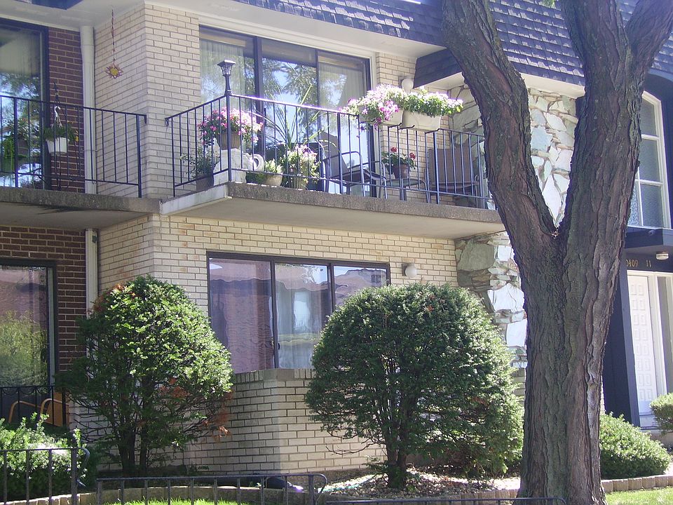 1st image of 10409 S Komensky Ave