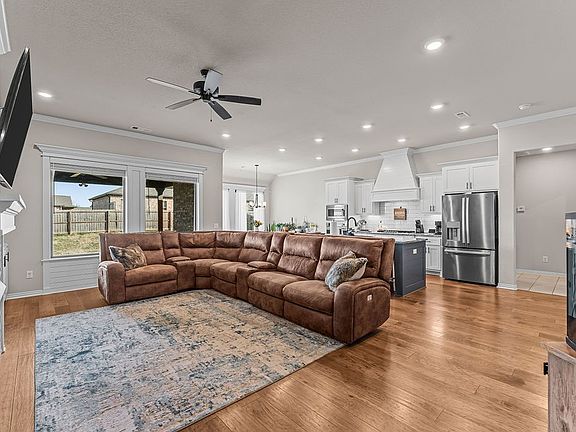 5th image of 1904 Bergman Rd
