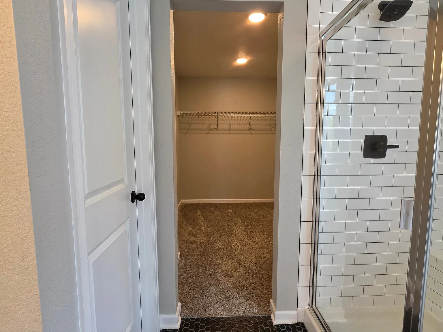 3 bed, 2.5 bath, 2500 sqft, $3,150 — Photo 2