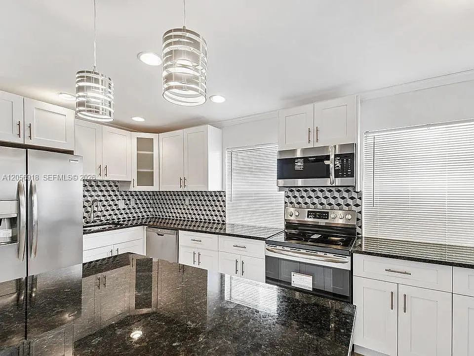 2 bed, 2.0 bath, $2,100 — Photo 2