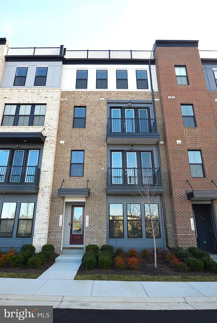 3 bed, 4.0 bath, 2324 sqft, $3,195 — Photo 1