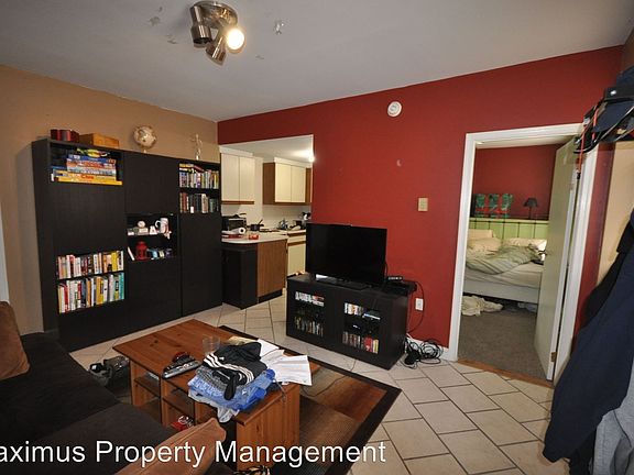 4th image of 918 N 15th St Side D