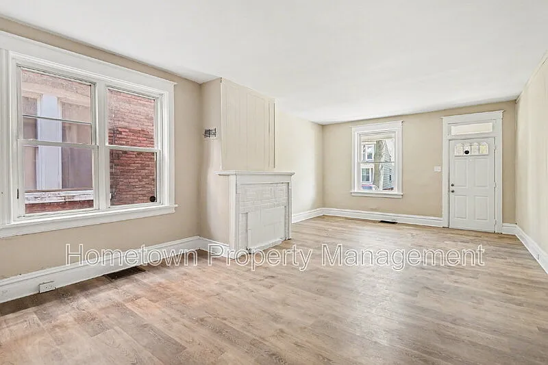 3 bed, 1.0 bath, 1272 sqft, $1,600 — Photo 4