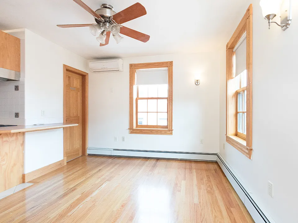 61 Anderson St #3