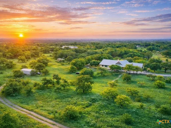 232 Crooked Oak Ln, Round Mountain, TX 78663