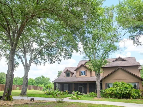1710 Newberger Rd, Lutz, FL 33549
