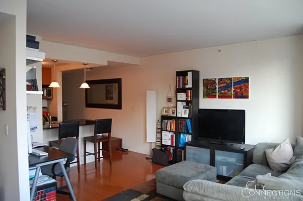 Rented by City Connections Realty | media 8