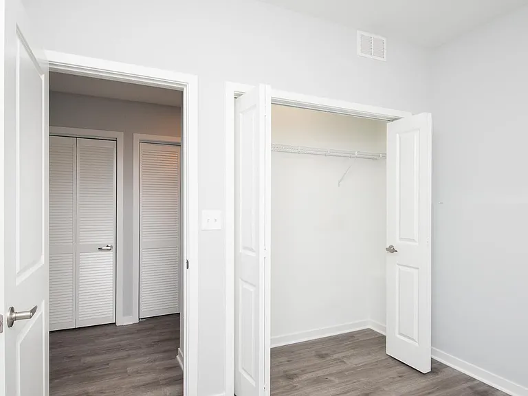 1813 W Cermak Rd #2 — Photo 9