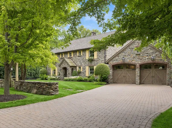 520 Ferndale Rd W, Wayzata, MN 55391