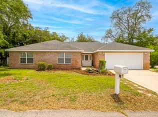 98 Point Comfort Rd, Mary Esther, FL 32569