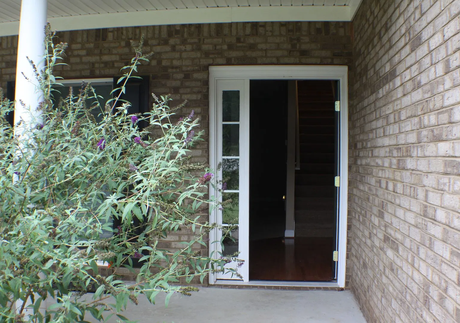 Beautiful Single Family Home - 4 Bedrooms & 2 Full Baths! — Photo 1