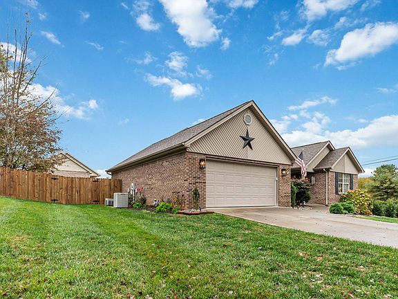 4th image of 11 Pinnacle Pointe Dr