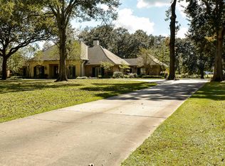 8317 River Rd, Abbeville, LA 70510