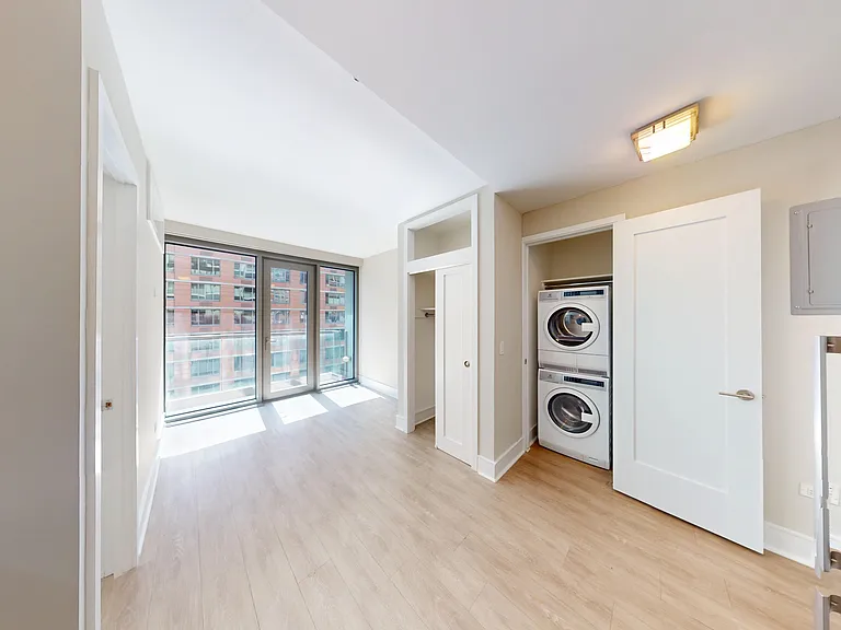 237 E 34th St #1502 — Photo 3