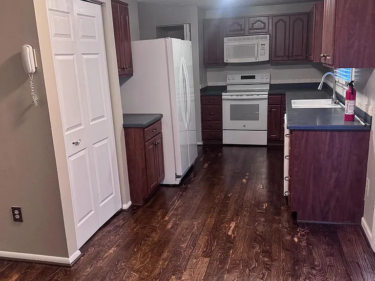13767 Cabells Mill Dr — Photo 8