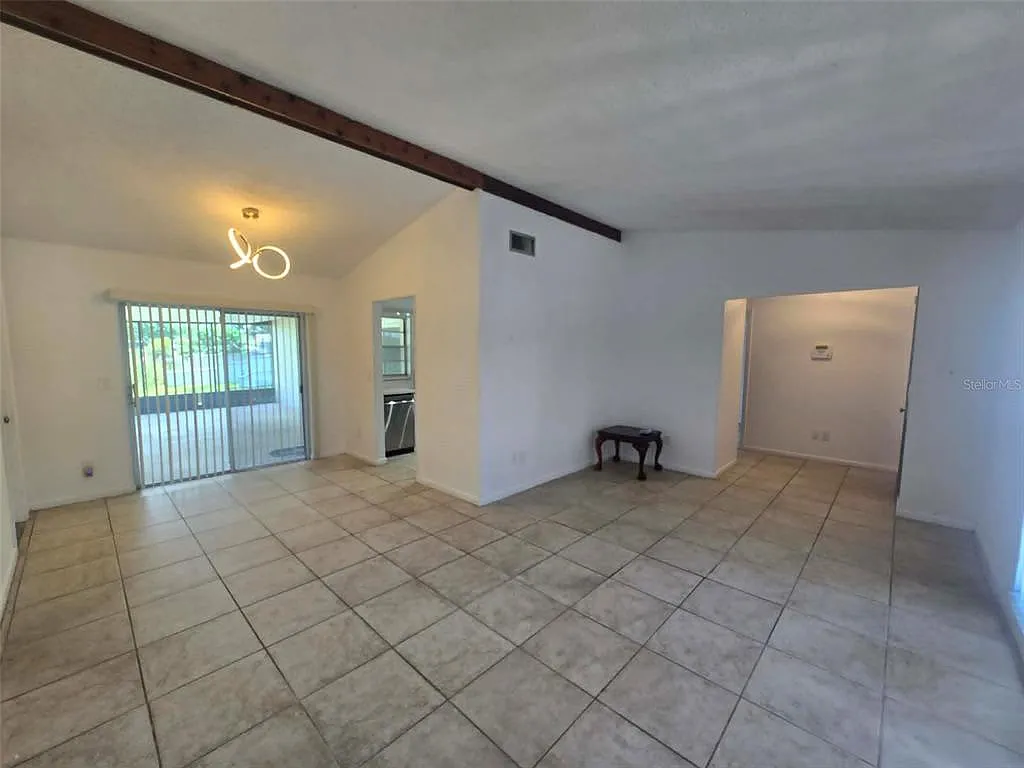 3 bed, 2.0 bath, 1539 sqft, $2,300 — Photo 4